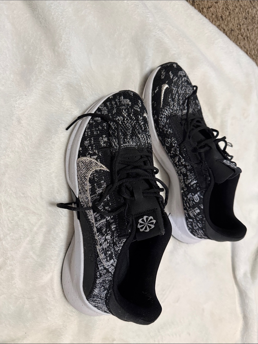 Nike Women’s Black and White Knit Sneakers